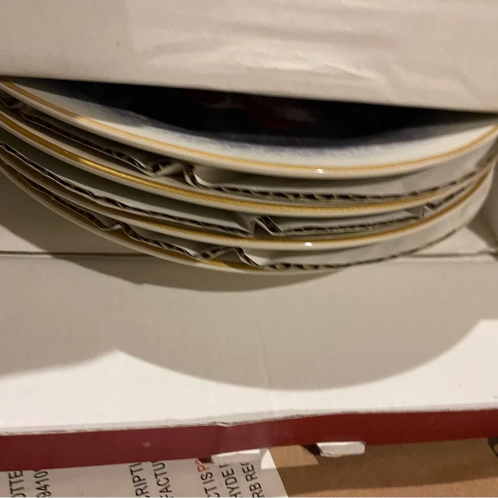 Pottery Barn Nostalgic Santa Winter Forrest Salad Plate Set of 4 - NIB - Picture 6 of 8